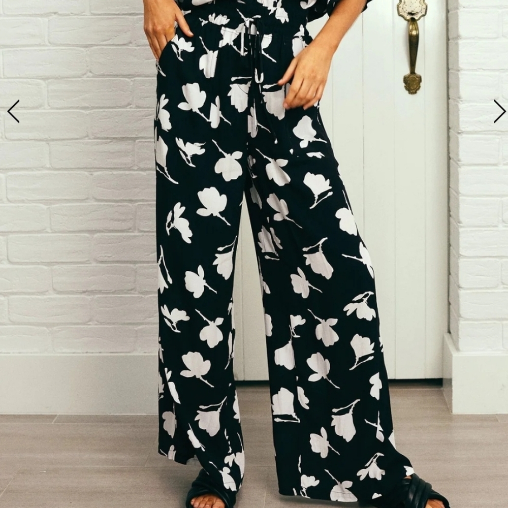 Harold's Elegant Black Silk Palazzo Pants Size 12